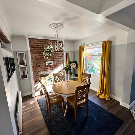 Cosy Two Bed Terraced House 7Min Drive From City 벨파스트 외부 사진