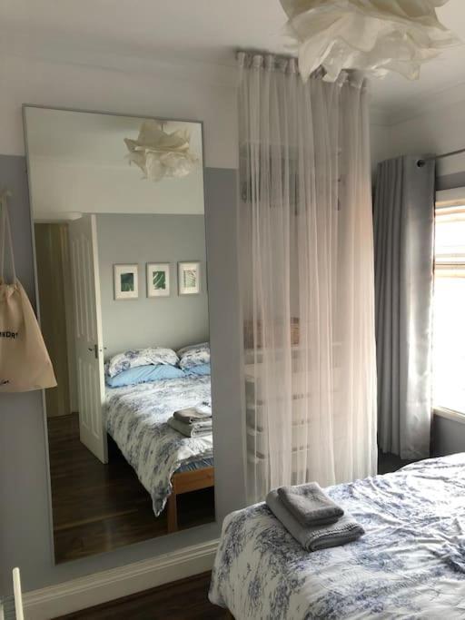 Cosy Two Bed Terraced House 7Min Drive From City 벨파스트 외부 사진