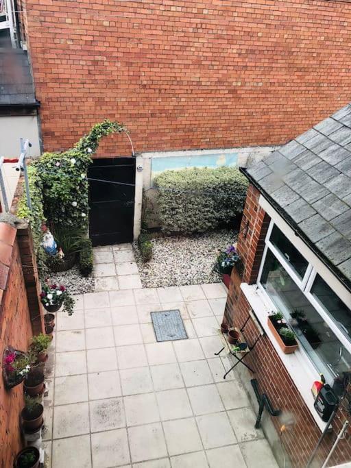 Cosy Two Bed Terraced House 7Min Drive From City 벨파스트 외부 사진