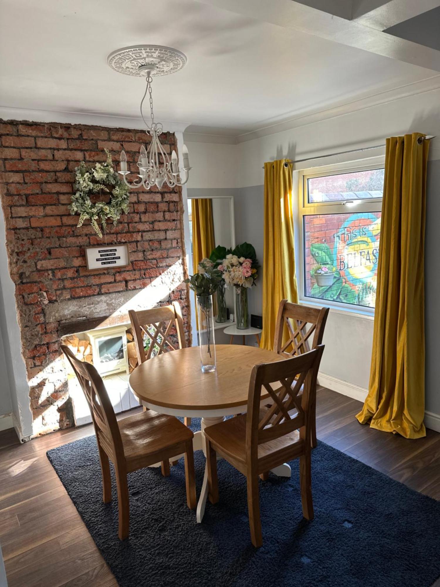 Cosy Two Bed Terraced House 7Min Drive From City 벨파스트 외부 사진
